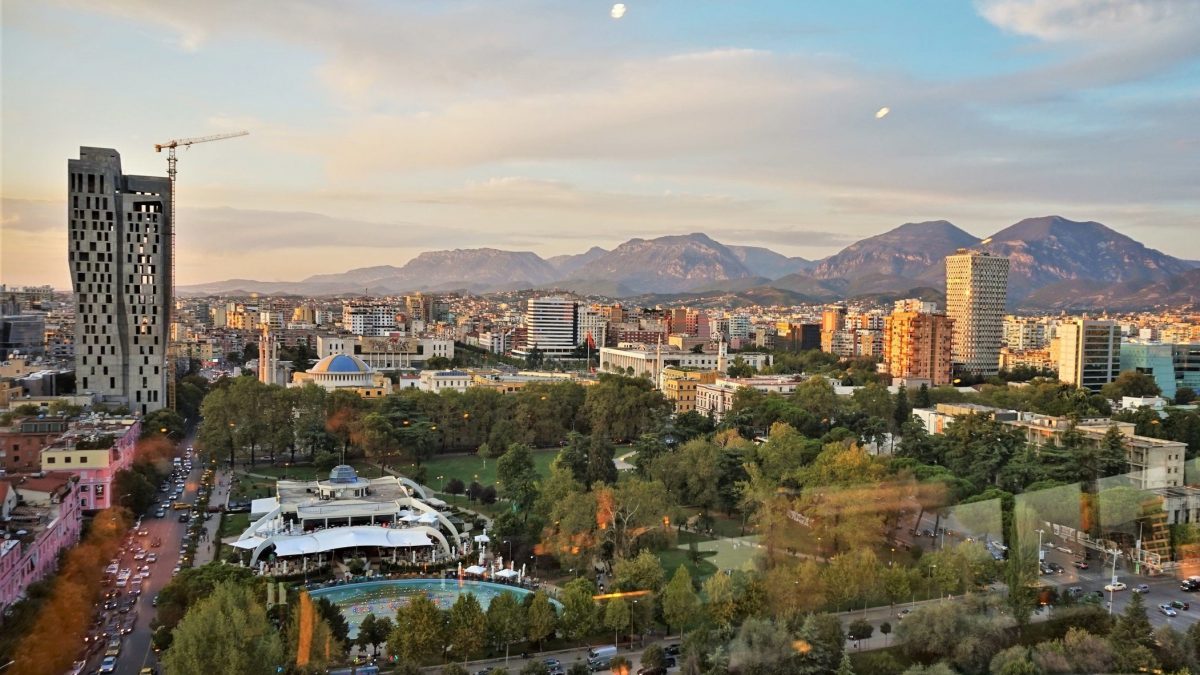 Vista panoramica di Tirana Albania - destinazione turismo dentale