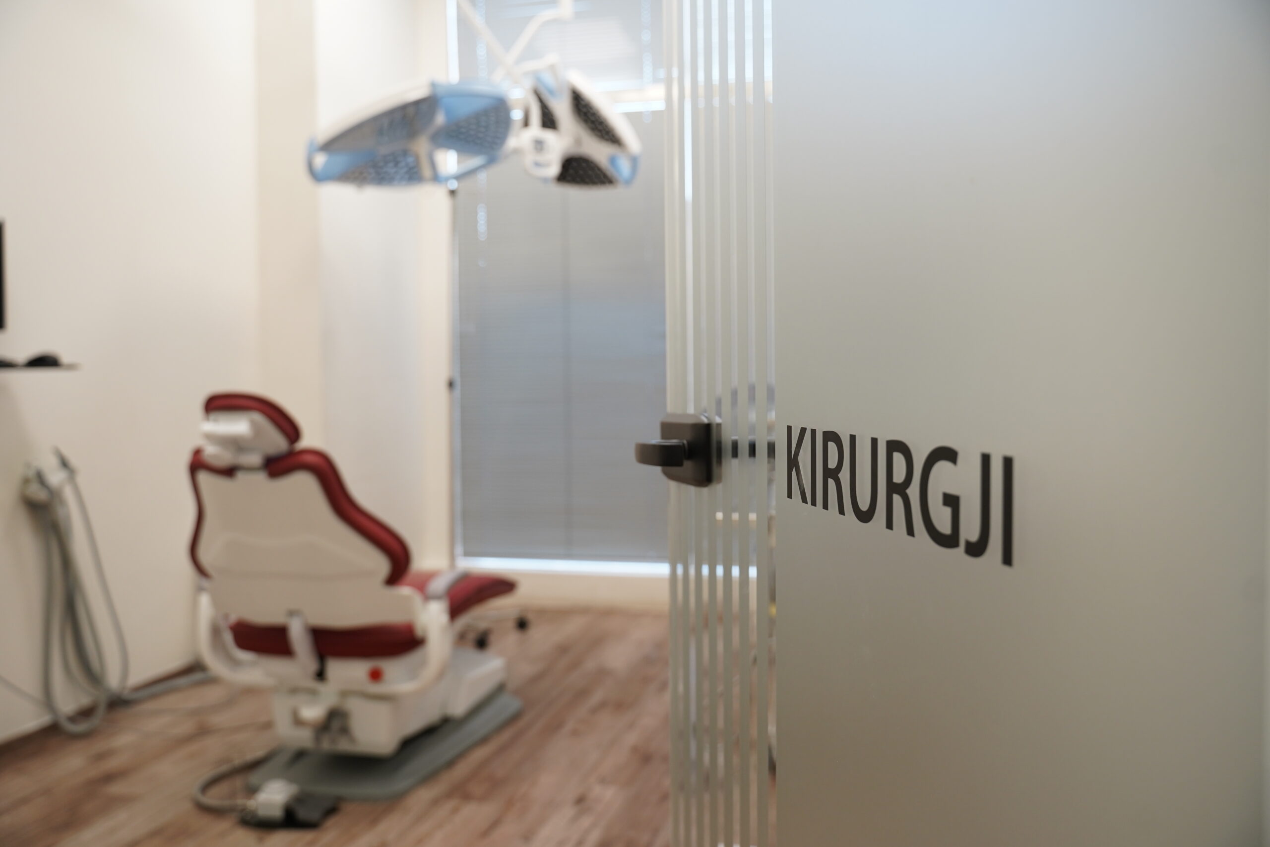 Clinica dentale Windental Tirana - visita di un paziente italiano